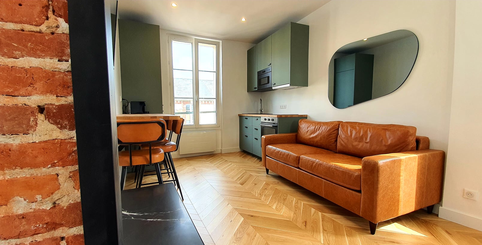 Appartement rénové de haut en bas