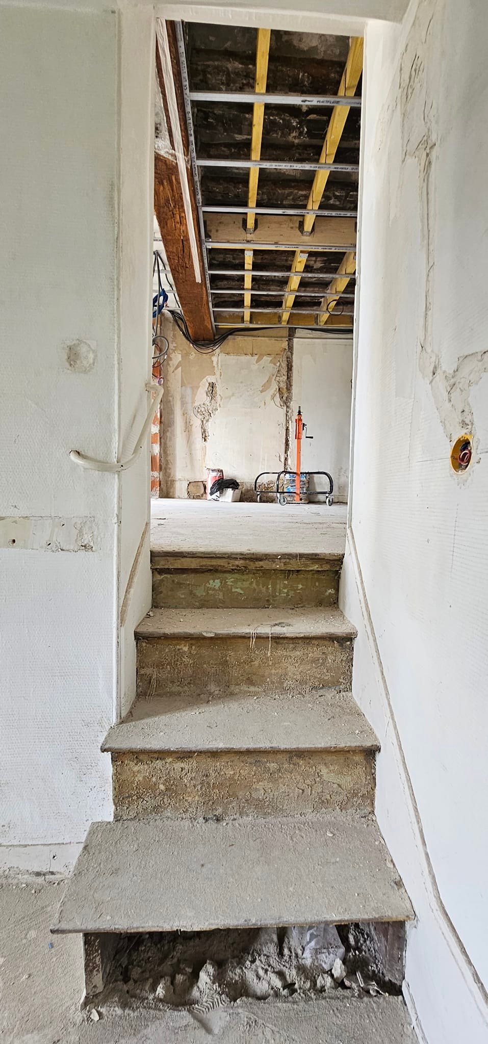 Escalier d'appartement à refaire