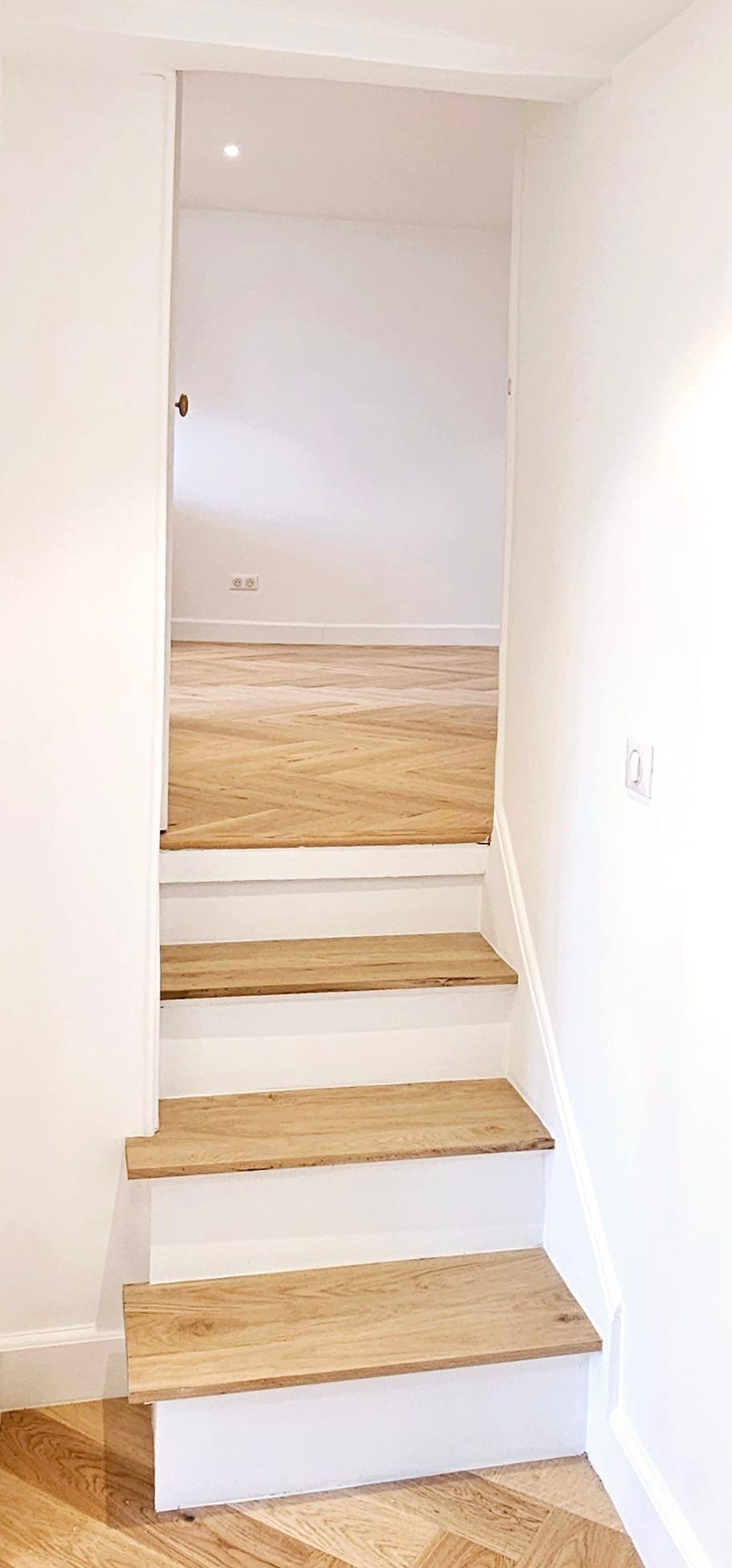 Rénovation d'un escalier avec pose de marche en bois