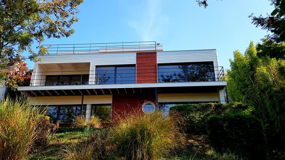 Ravalement de façade d'une maison d'architecte dans le Val d'Oise