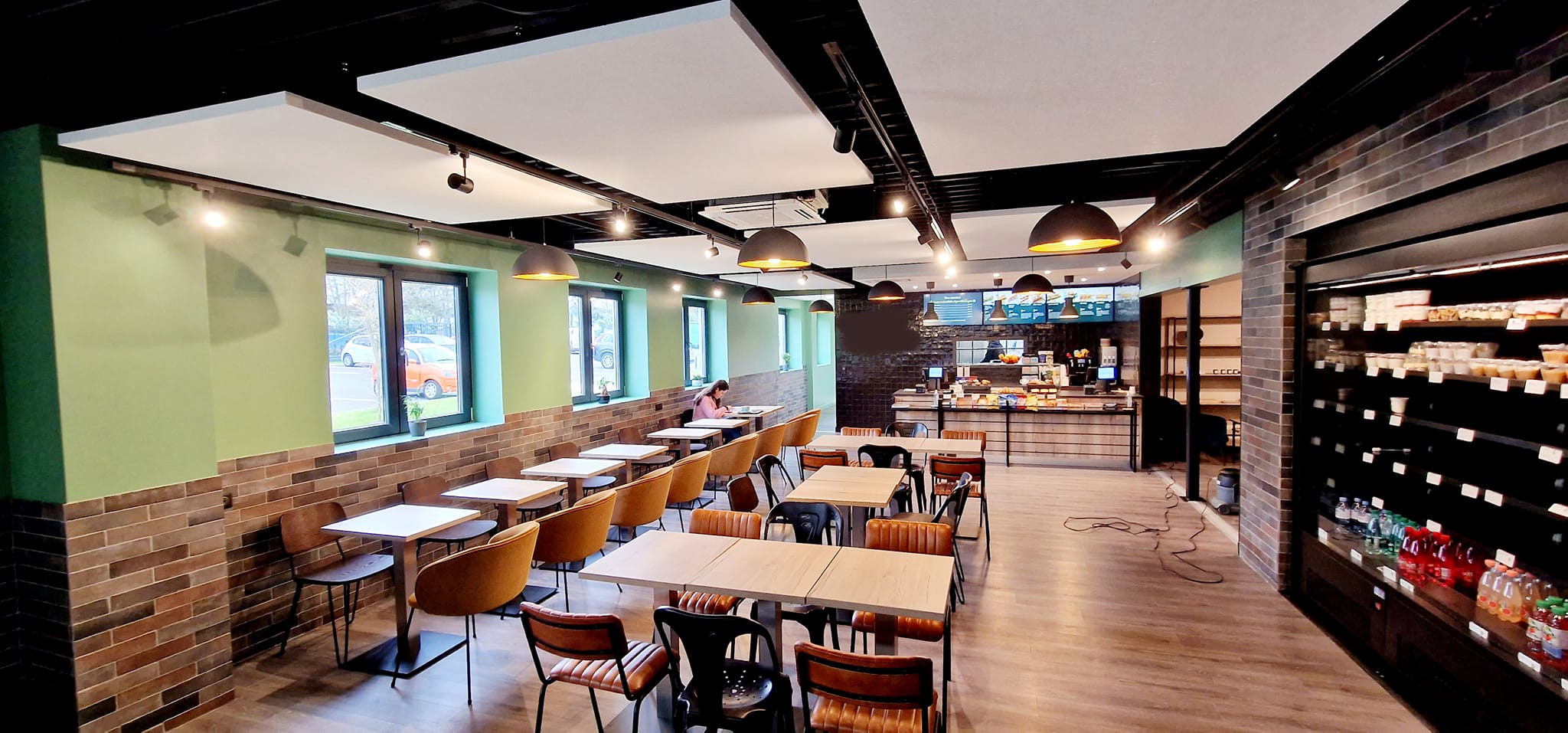 Pose de parquet et peinture dans un restaurant d'entreprise à St-Ouen-l'Aumône
